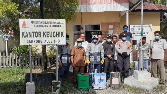 
					Penyemprotan Desinfektan di Desa Alue Tho, Warga Pribumi dari Luar Daerah Diminta Isolasi Mandiri