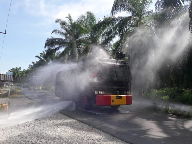 
					Cegah Virus Covid 19, Personel Brimob Kompi 3 Batalyon C Pelopor Kini Sering Keliling Desa