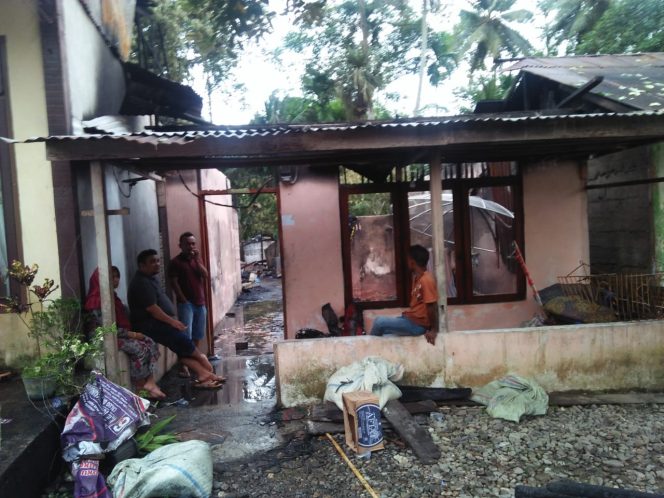 
					Tiga Unit Rumah di Abdya Dilalap si Jago Merah