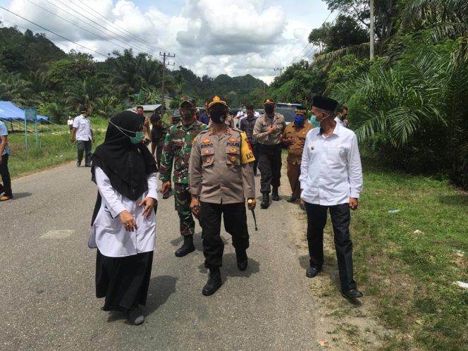 
					Forkopimda Nagan Raya Cek Pos Operasi Ketupat Rencong 2020 di Darul Makmur