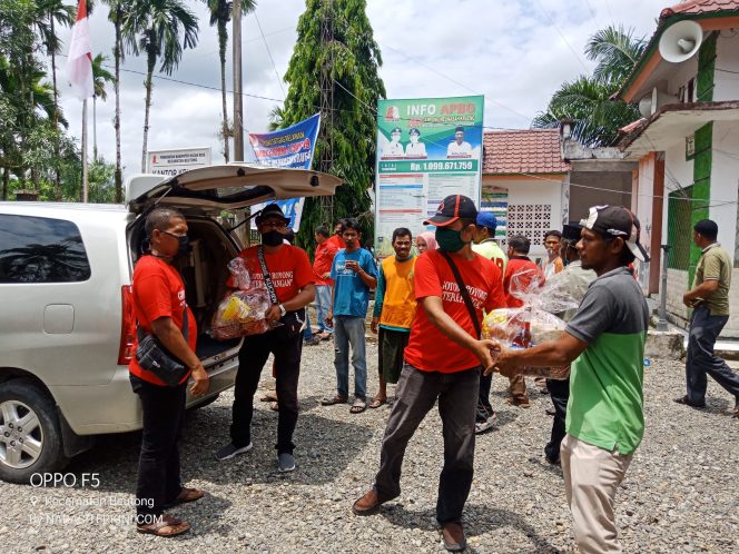 
					Wabup Nagan Raya Dampingi Pengurus PDIP “Tebar Pangan” di Beutong