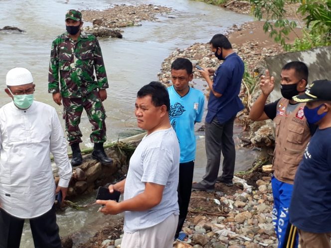 
					Hujan Guyur Abdya, Tanggul Pengamanan Badan Jalan Ambruk Diterjang Banjir