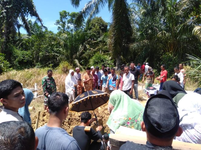 
					Breakingnews: Warga Darul Makmur Ini Meninggal Kesetrum, Begini Kronologisnya….