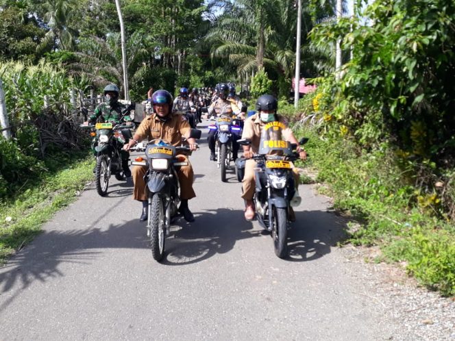 
					Forkopimda di Nagan Raya Salurkan Bantuan Sembako Covid-19 dari Dinsos Aceh Naik Motor