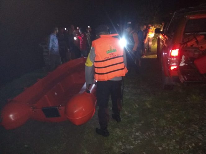 
					Satbrimob Polda Aceh Bantu Pencarian Warga Terseret Arus di Aceh Barat