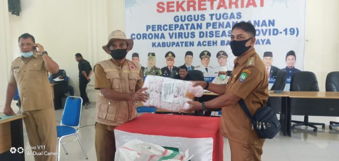 
					Camat se-Abdya Terima Masker dari Tim Gugus COVID-19 Kabupaten