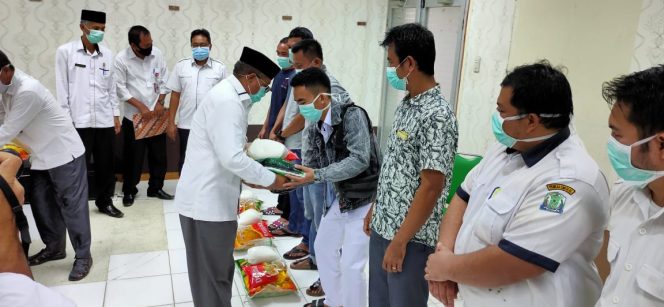 
					Tangani Pasien Positif Covid 19, Tenaga Medis di Simeulue Dapat Apresiasi dari Bupati