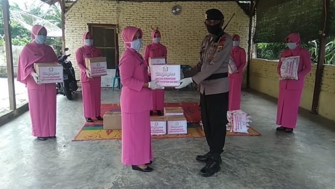 
					Bhayangkari Brimob Polda Aceh Batalyon C Pelopor Bagikan Sembako