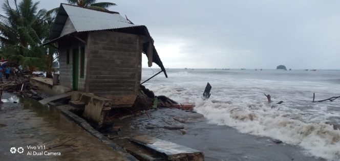 
					Rumah Warga di Abdya Mulai Rusak Akibat Abrasi Pantai Kian Mengganas