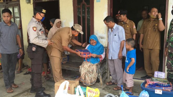 
					Responsif, Pemkab Nagan Raya Beri Bantuan dari Dinsos Aceh untuk Penyintas Kebakaran