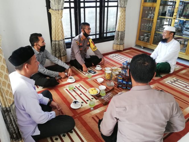 
					Pererat Hubungan, Kapolres Nagan Raya Silaturahmi ke Pondok Pesantren