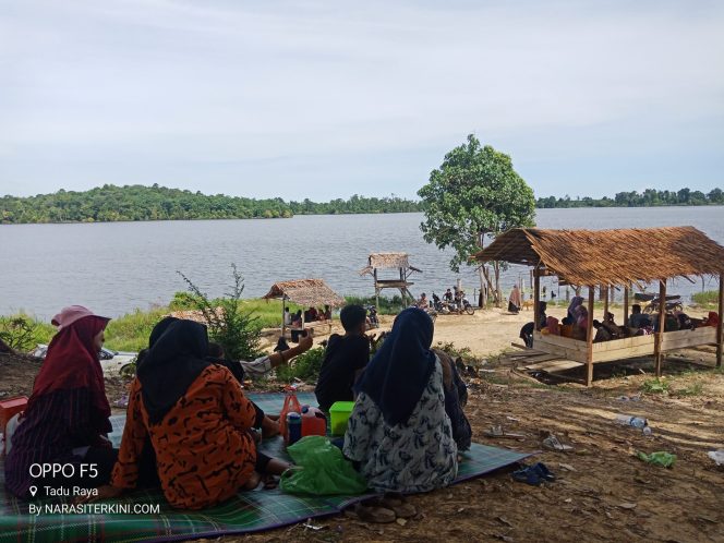 
					Meskipun Belum Ada Pengelolaan, Objek Wisata Alam Danau Laut Tadu Ramai Dikunjungi Wisatawan