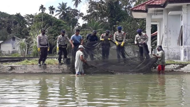 
					Brimob di Nagan Raya Melaksanakan Pelepasan Bibit Ikan Nila