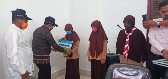 
					Bupati Aceh Jaya Beri Bonus Kepada Pramuka Berprestasi pada MTR di Nagan Raya Lalu