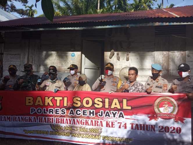 
					HUT Bhayangkara Ke-74, Kapolres Aceh Jaya Bersama Forkompimda Baksos