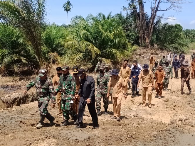 
					Program TMMD, TNI Buka Jalan Elak Kuta Trieng-Tuwi Buya Sepanjang 1 Kilometer