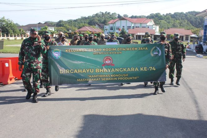 
					Ramai-ramai Anggota TNI Datangi Polres Aceh Jaya