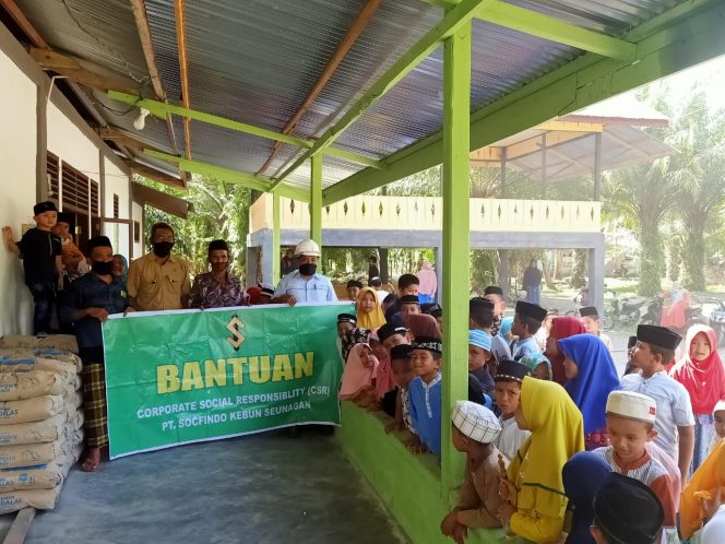 
					PT Socfindo Seunagan Salurkan CSR Ratusan Zak Semen untuk Pembangunan Masjid