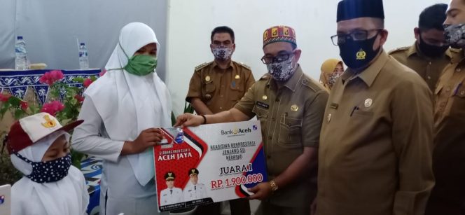 
					Pemkab Kucurkan 9,2 Miliar Lebih Beasiswa Aceh Jaya Cerdas untuk Para Pelajar