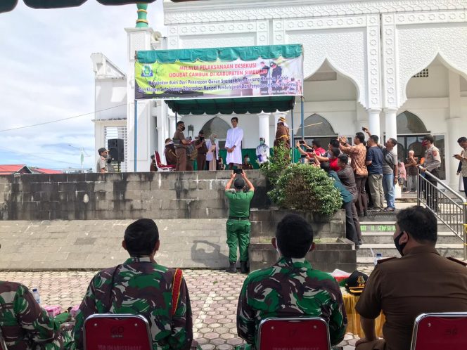
					Kejari Simeulue Cambuk Pelanggar Syariat Islam