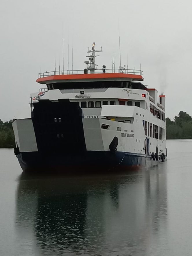 
					Akibat Cuaca Buruk Kapal Ferry KMP Teluk Sinabang Batal  Berlayar 