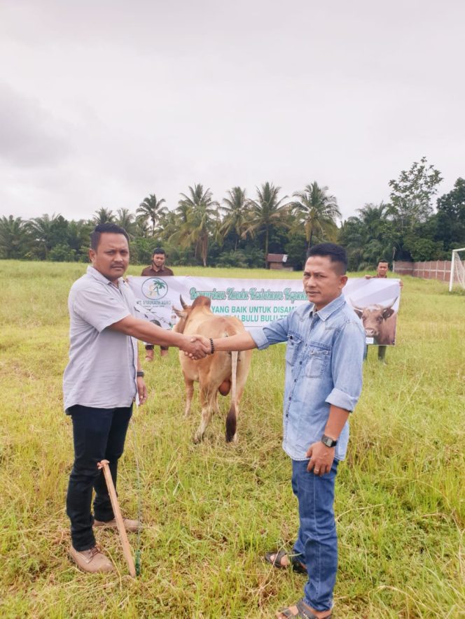 
					PKS Syaukath Serahkan Hewan Qurban untuk Desa Lingkungan Perusahaan