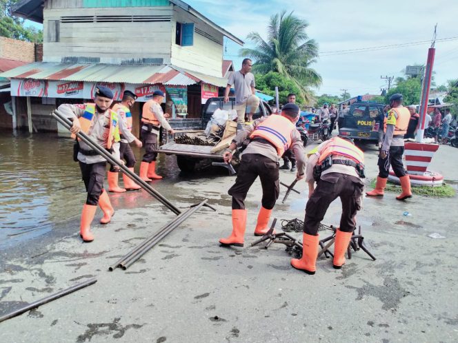 
					Brimob Aceh Dari Patroli Banjir, Penyemprotan Disinfektan Hingga Sosialisasi Pencegahan Covid
