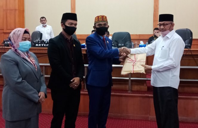 
					Sekda Nagan Raya Sampaikan LKPJ 2019, Dewan Langsung Bentuk Pansus