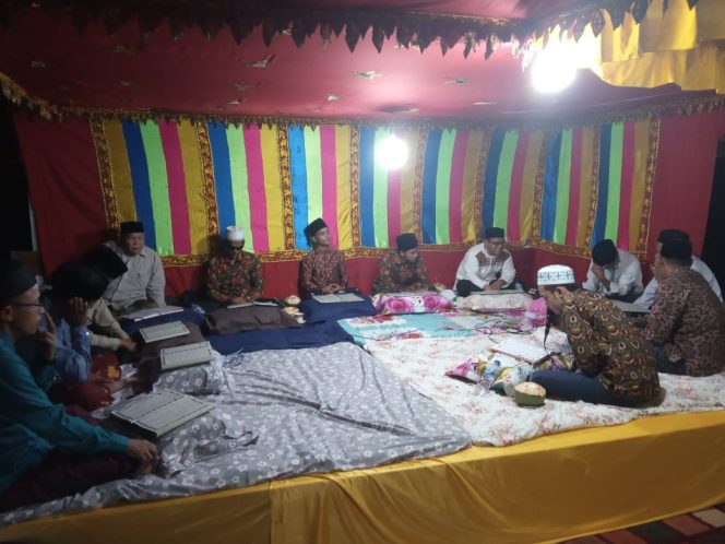 
					Kekompakan Warga Gampong Mon Mata Dikala Khanduri