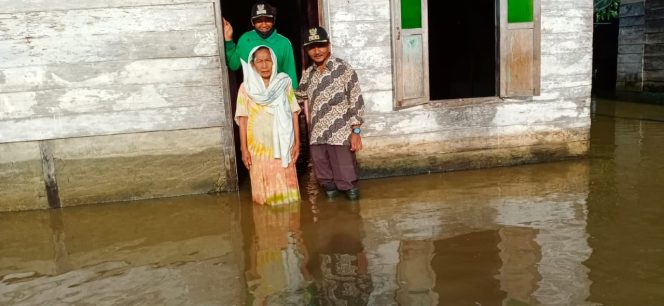 
					Camat Teluk Dalam Pantau Desa Terendam Banjir