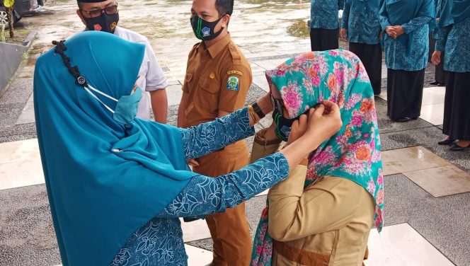 
					Ketua TP-PKK Simeulue Gencar Bagikan Masker