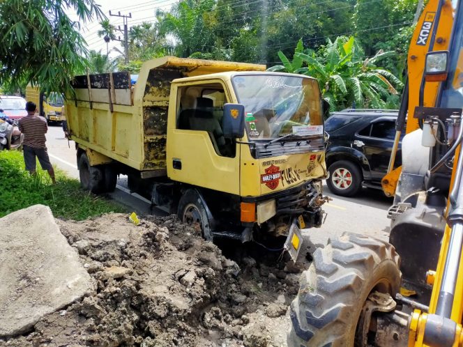 
					Pengawas Proyek di Nagan Raya Meninggal Akibat Terjepit Dum Truck dan Alat Berat