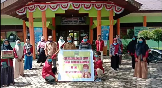 
					Melalui Dana Sukarela dan Guru, Pengurus Osis SMAN 1 Darul Makmur Gebrak Masker di Pasar