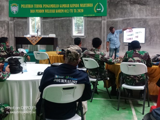 
					Insan Pers dan TNI Lingkup Korem 012 Teuku Umar Dilatih Cara Membidik Gambar