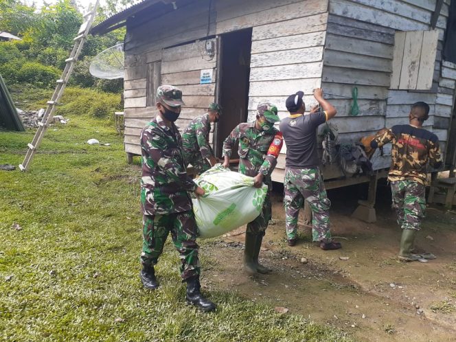 
					Moment HUT TNI, Dandim Aceh Jaya Serahkan Rumah untuk Warga Kurang Mampu