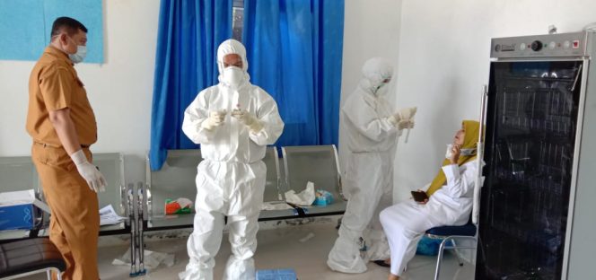 
					Para Medis Puskesmas Krueng Sabee Jalani Test Swab