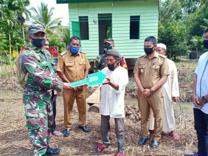 
					Dandim Aceh Jaya Serahkan 2 Rutilahu untuk Warga Kurang Mampu di Krueng Sabee