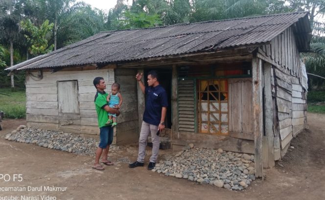 
					Buruh Lepas di Darul Makmur ini Tempati Rumah yang Nyaris Roboh