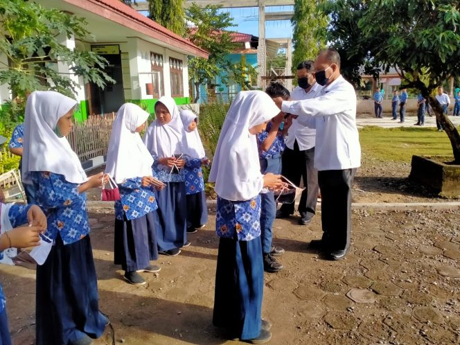 
					Program GEMAS, Dewan Guru Bagikan Masker untuk Siswa MIN 14 Nagan Raya