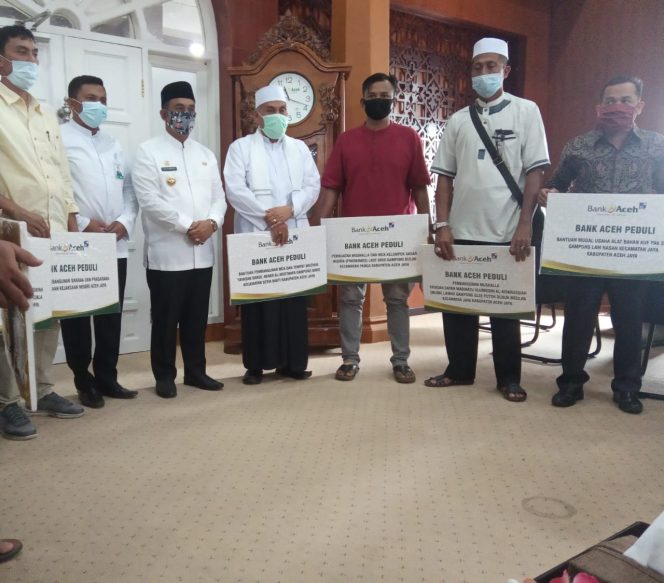 
					Bupati Terima Laba Tahunan Bank Aceh Syariah Calang Sebanyak 7,9M Lebih