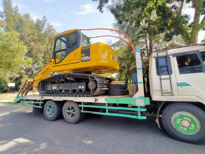 
					Hibah 1 Unit Excavator dari Menteri KKP RI untuk Koperasi Tiba di Aceh Jaya