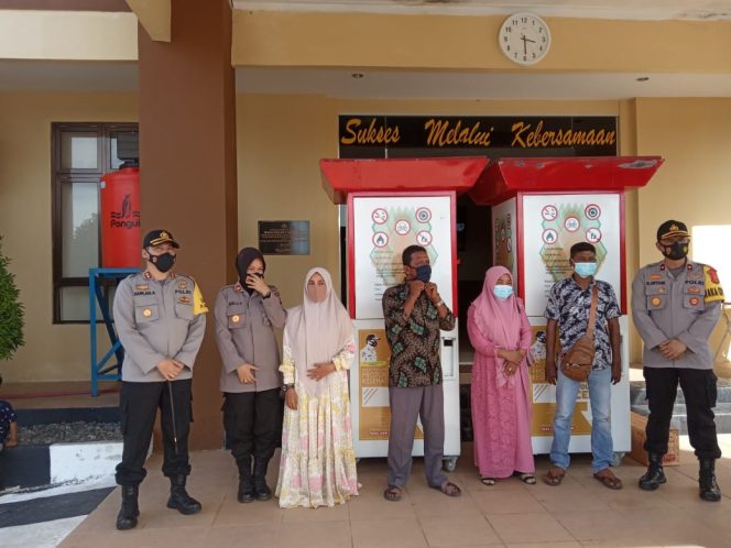 
					Kapolres Aceh Jaya Beri Bantuan  Pertamini dari Kapolda untuk Warga Kurang Mampu