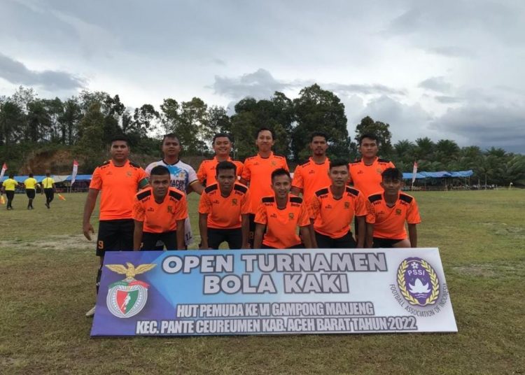 Tim Andalas Fc Foto Bersama di Lapangan Gampong Manjeng, Kecamatan Pante Ceureumen, Kabupaten Aceh Barat Jumat (22/7/2022) foto/ist