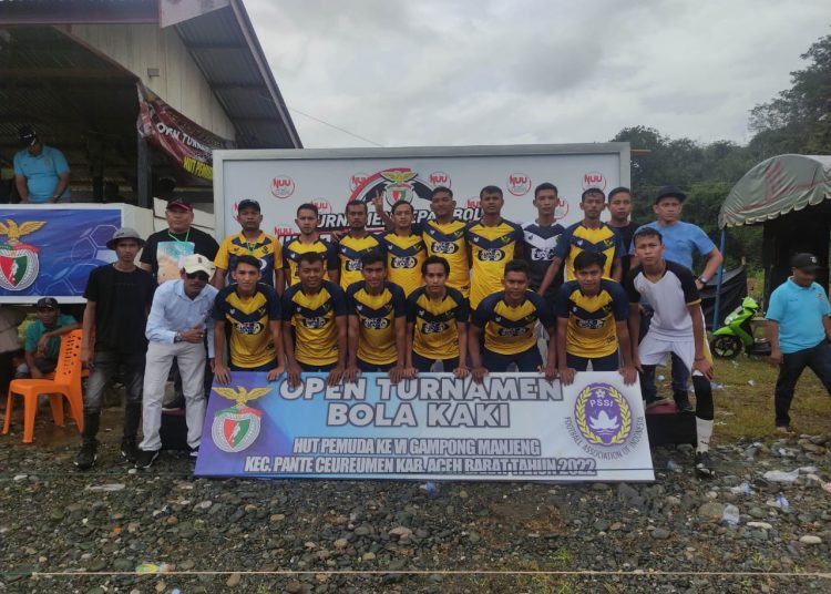 Colo Colo FC Foto Bersama di Lapangan Gampong Manjeng, Kecamatan Pante Ceureumen, Kabupaten Aceh Barat, Sabtu (23/7/2022) foto/ist