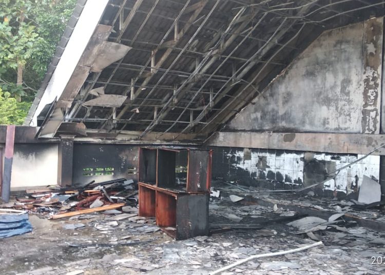 Satu unit ruangan di pasantren Darul Abrar, Desa Sayeung, Kecamatan Setia Bakti, Kabupaten Aceh Jaya Ludes Terbakar, Jumat (29/7/2022) foto/ ist