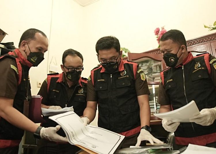 Kejari Aceh Barat lakukan penggeledahan Di Dinas Syariah Islam setempat Jumat (5/8/2022) foto/ist