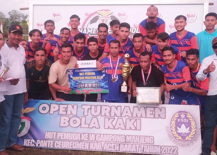 Persiba FC Foto Kemenangan bersama di lapangan bola kaki turnamen HUT Pemuda Gampong Manjeng, Kecamatan Pante, Ceureumen Kabupaten Aceh Barat, Rabu (10/8/2022) foto/dani