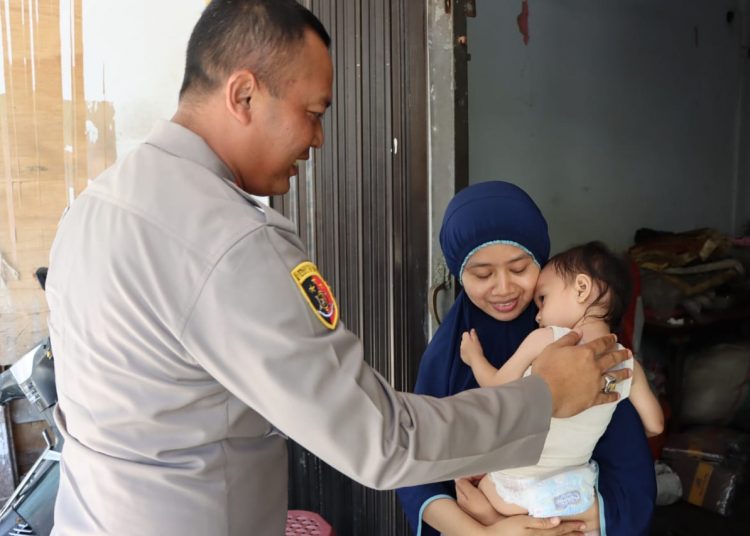 Kapolres Aceh Barat AKBP Pandji Santoso Kunjungi Korban Terkena Gas air mata Kamis (15/9/2022)