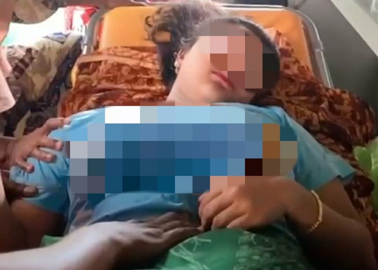 Ibu Hamil Warga Gampong Suak Panteu Breuh, Kecamatan Sama Tiga, Aceh Barat Melahirkan Di Dalam Mobil Ambulans Selasa (1/11/2022)