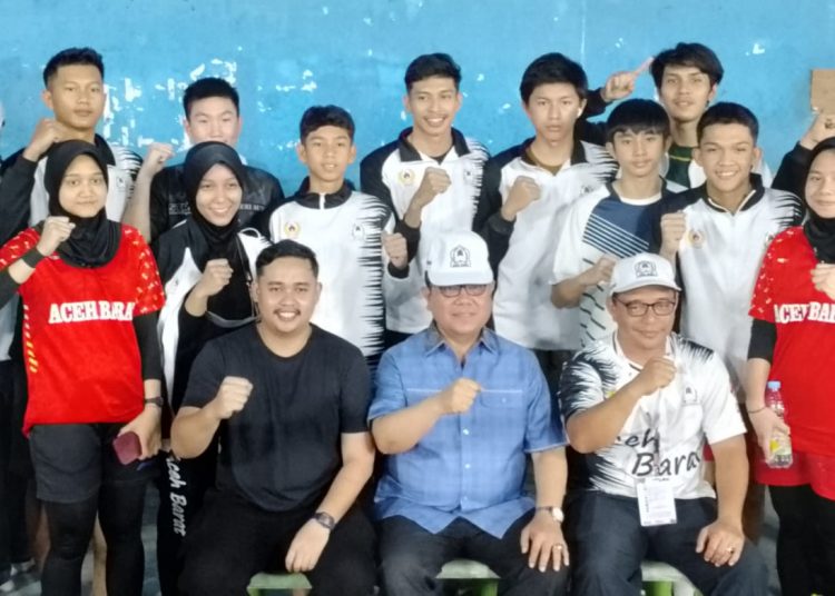 PJ Bupati Aceh Barat  Foto Bersama Atlet Bulutangkis Jumat (16/12/2022)